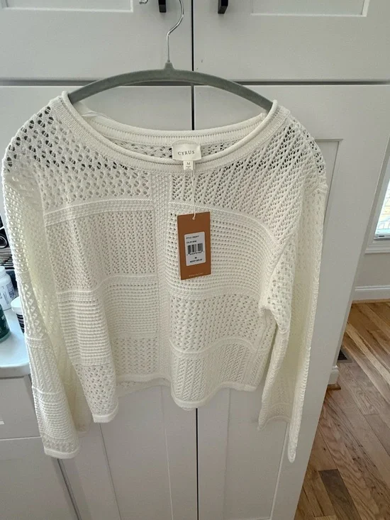 Cyrus crochet top, NWT sz M - Picture 3 of 3